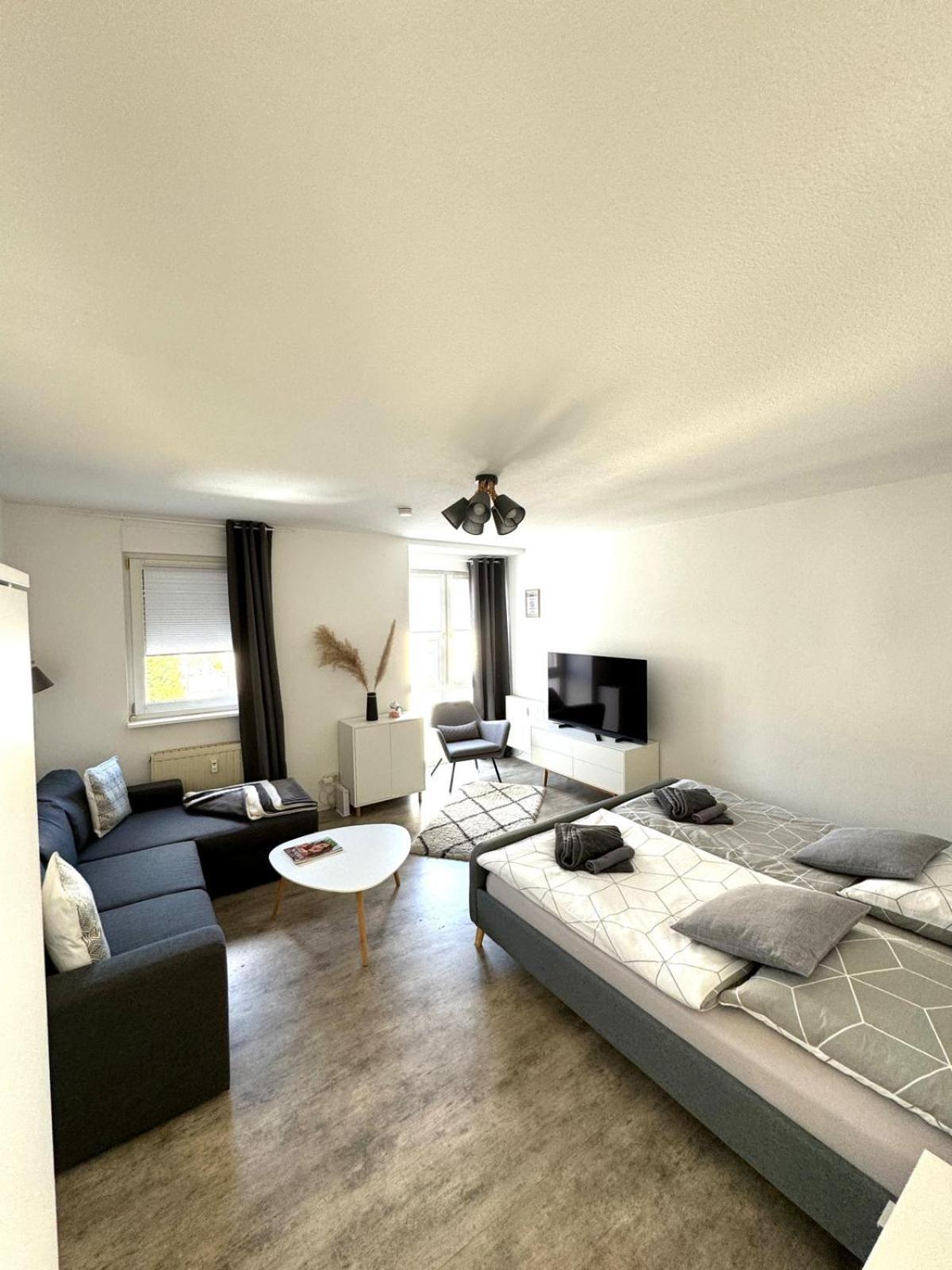 Stilvolle Ferienwohnung Mit Stellplatz Wlan Free Netflix Naehe Bahnhof Zwickau Kültér fotó